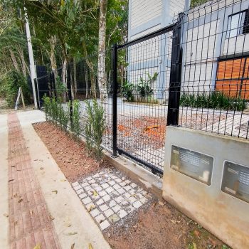 Gradil residencial preto instalado pela Telas Prime em imóvel residencial