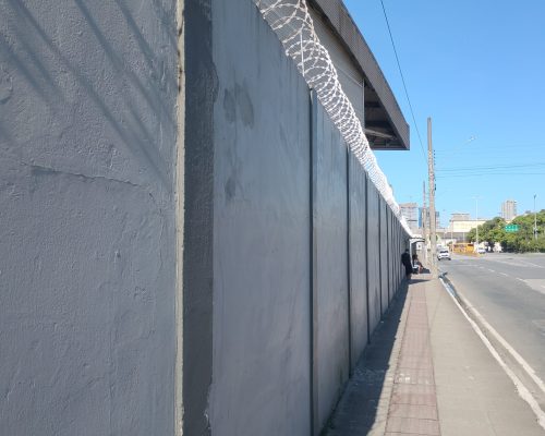 instalação de concertina em muro industrial Itajaí SC