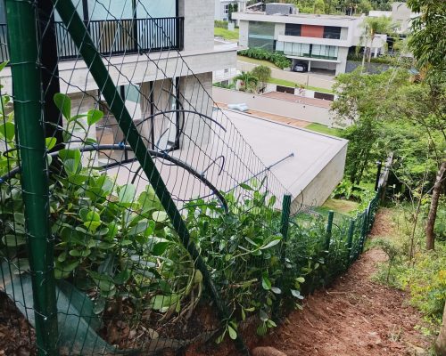 tela soldada instalada em condominio Praia Brava SC